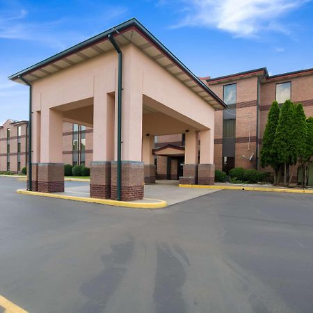 Quality Inn & Suites Sellersburg Bagian luar foto
