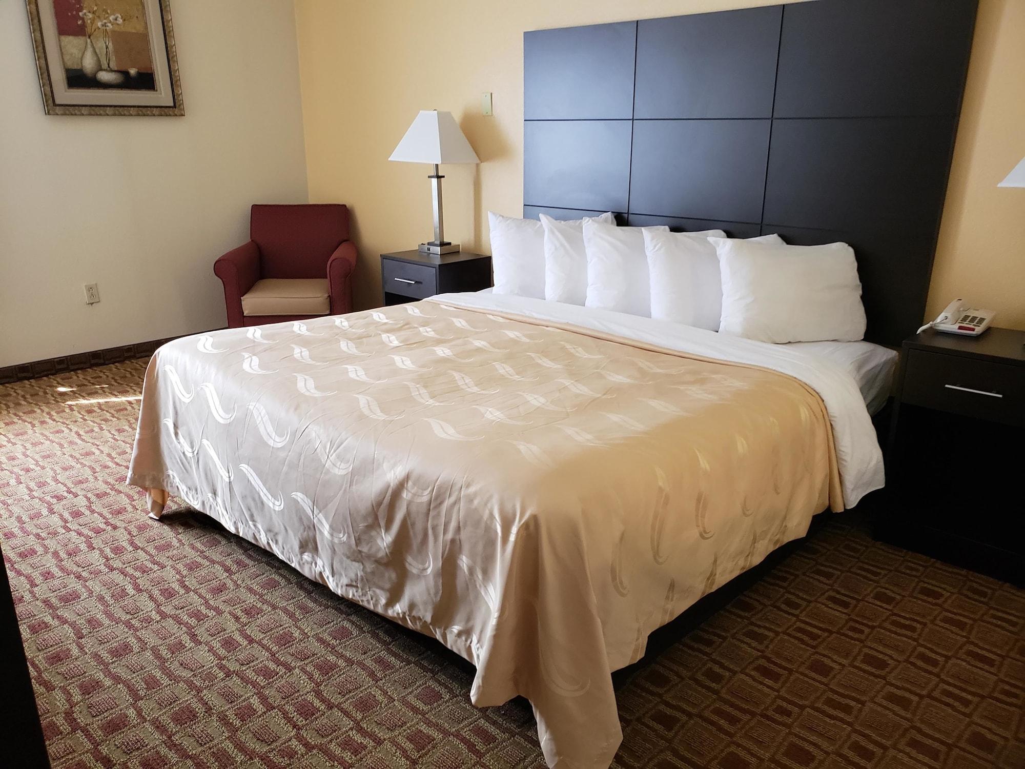 Quality Inn & Suites-Sellersburg Bagian luar foto