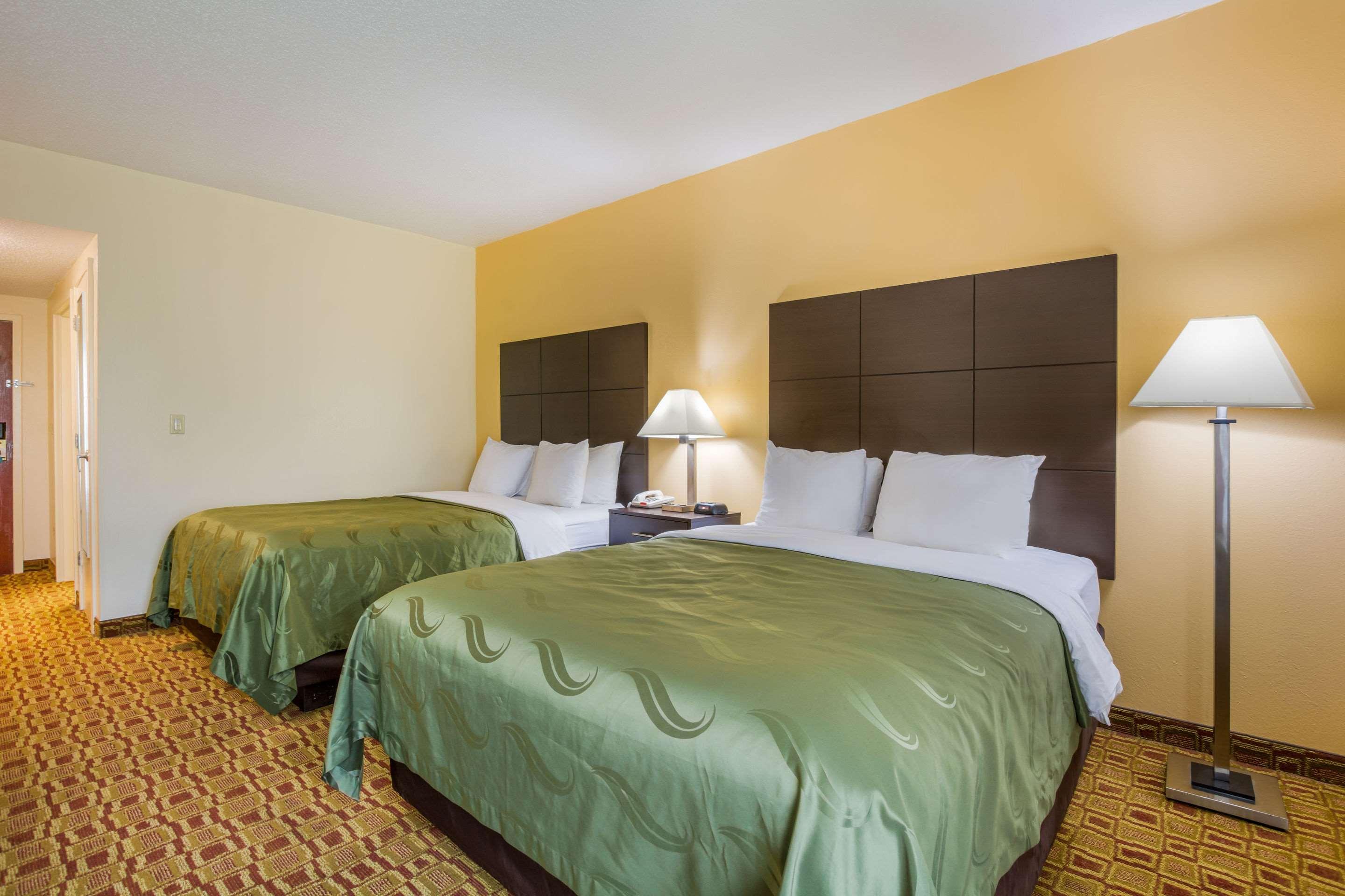 Quality Inn & Suites Sellersburg Bagian luar foto
