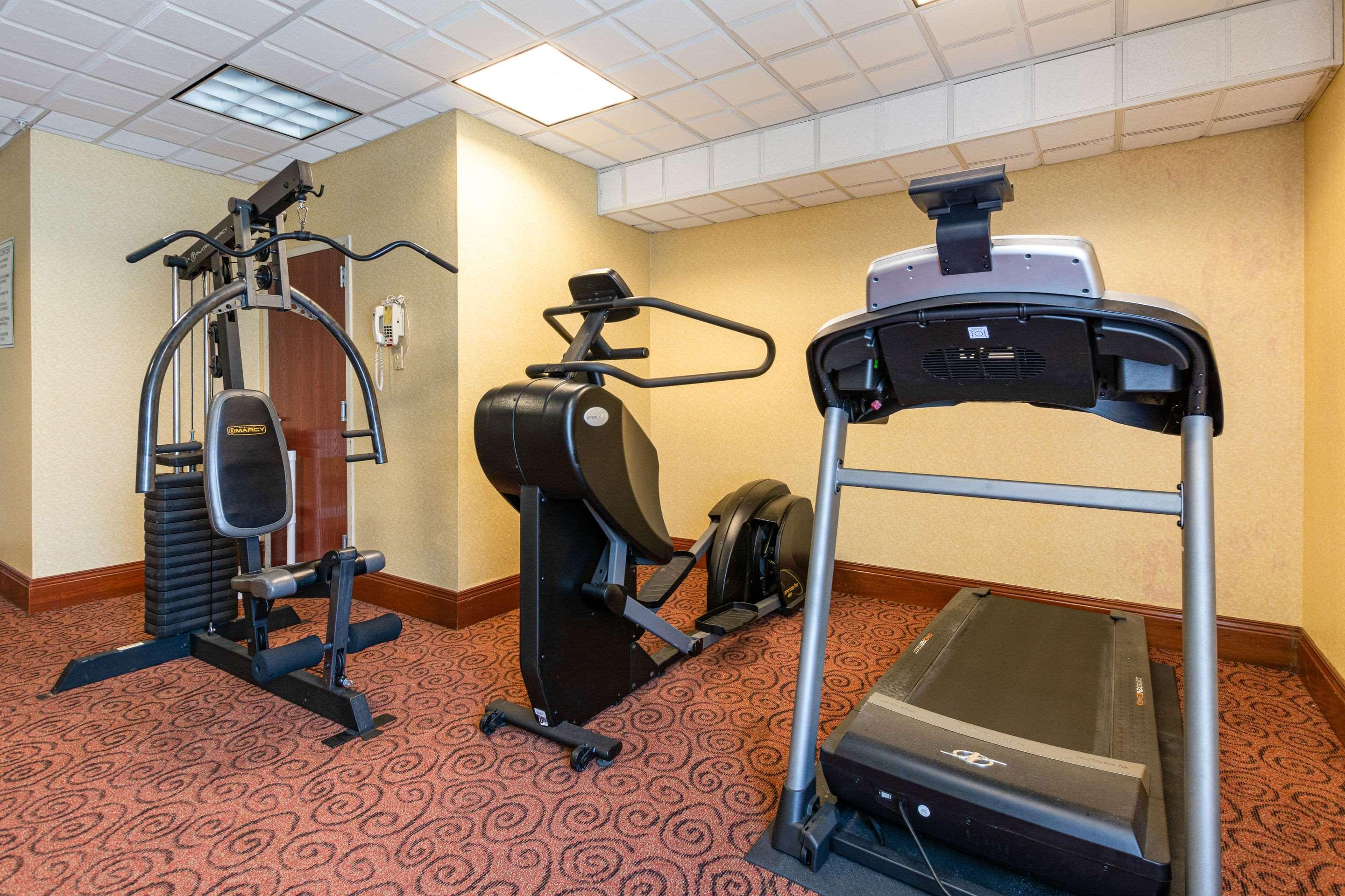 Quality Inn & Suites Sellersburg Bagian luar foto