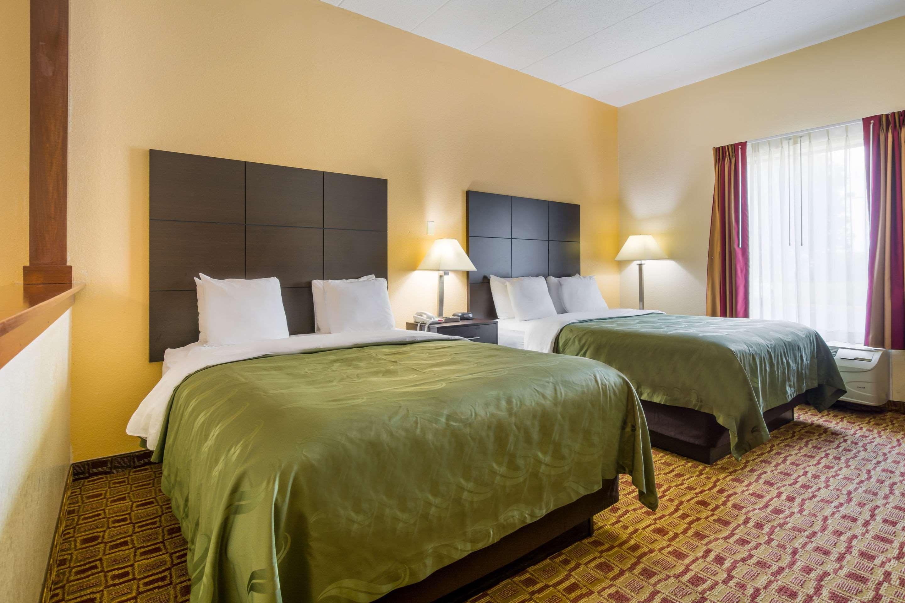 Quality Inn & Suites Sellersburg Bagian luar foto