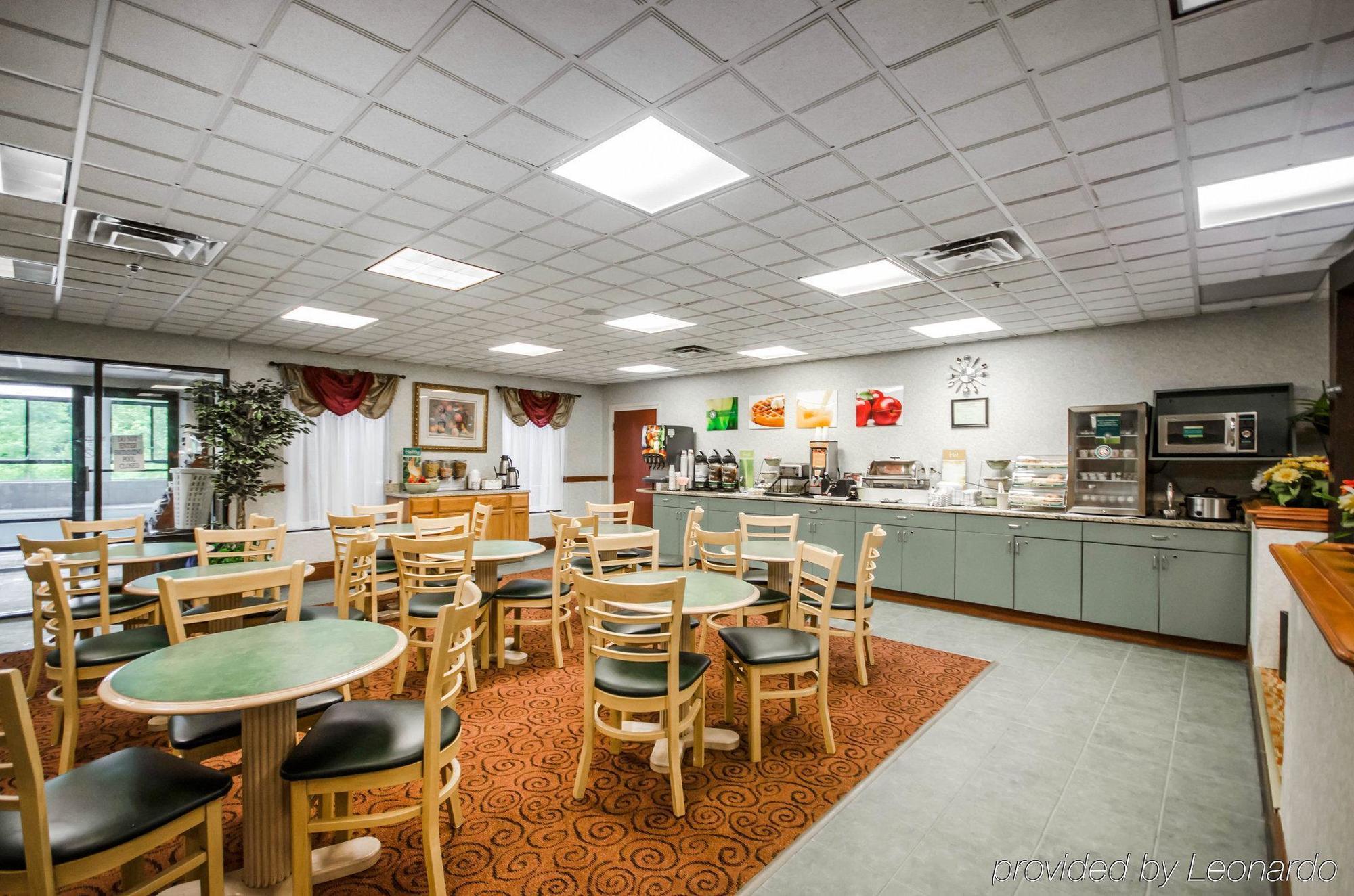 Quality Inn & Suites-Sellersburg Bagian luar foto