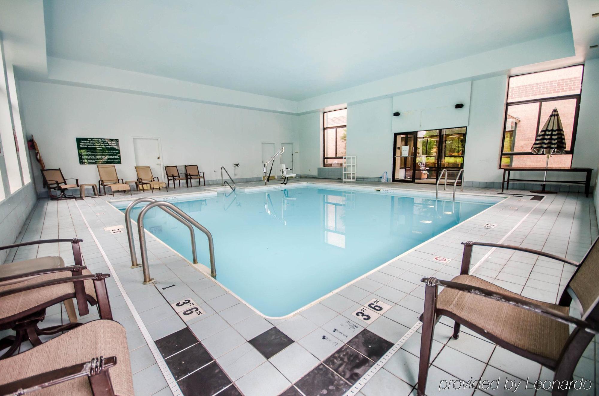 Quality Inn & Suites Sellersburg Bagian luar foto