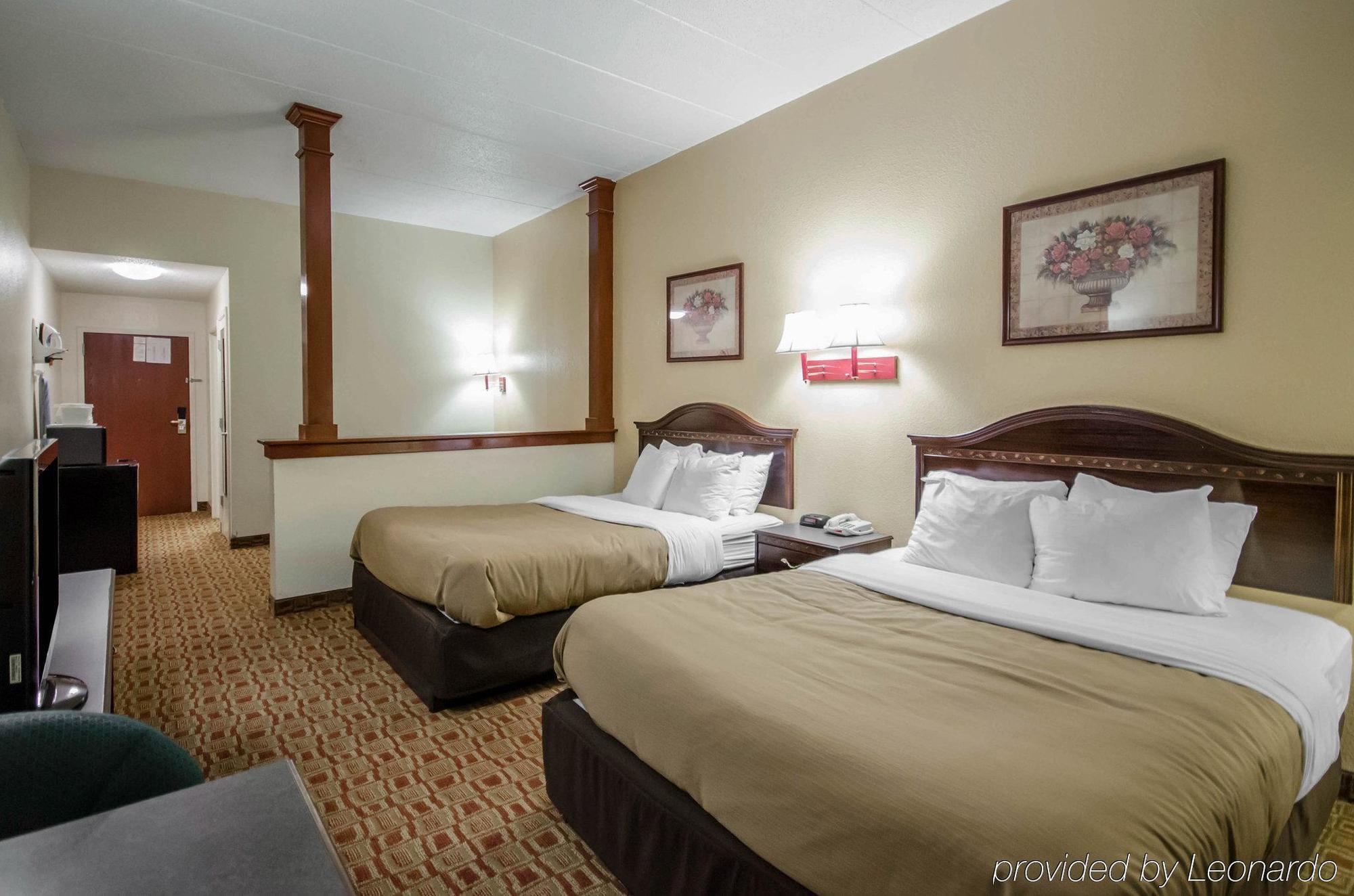 Quality Inn & Suites-Sellersburg Bagian luar foto