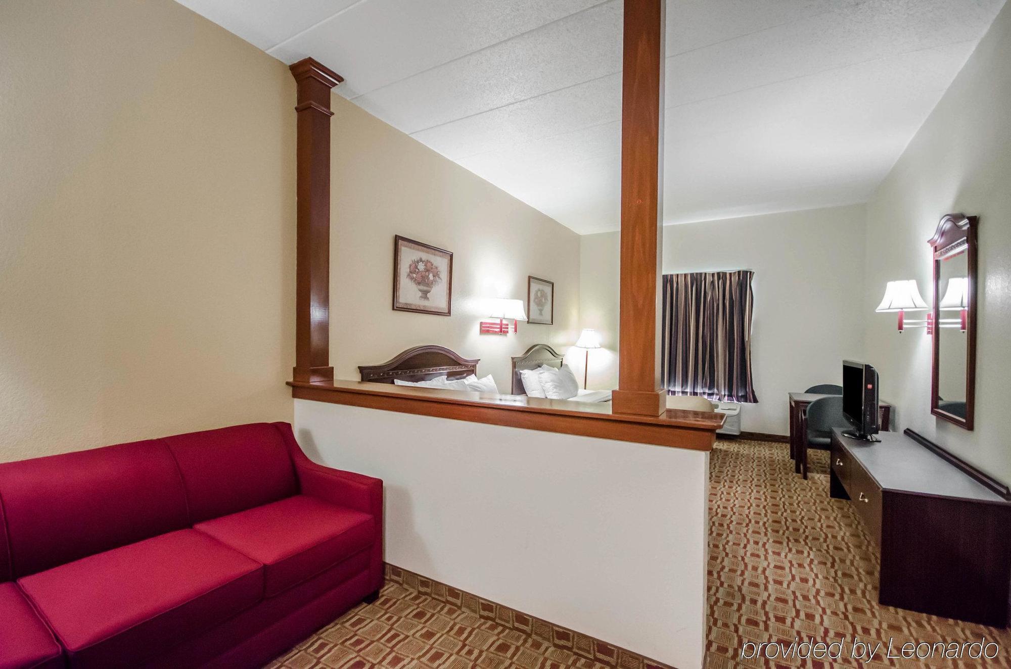 Quality Inn & Suites-Sellersburg Bagian luar foto