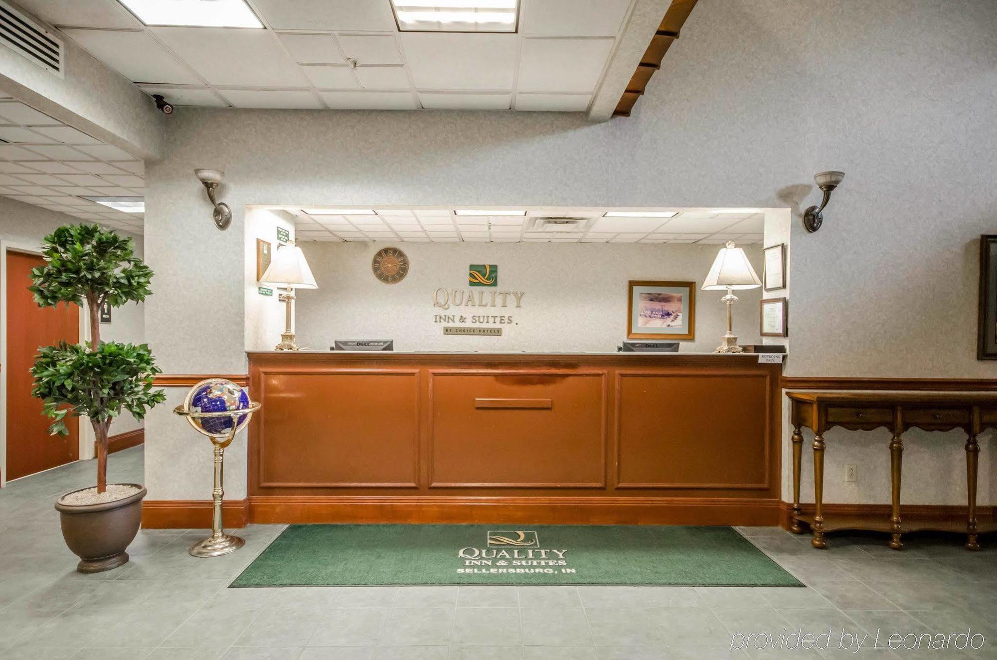 Quality Inn & Suites Sellersburg Bagian luar foto